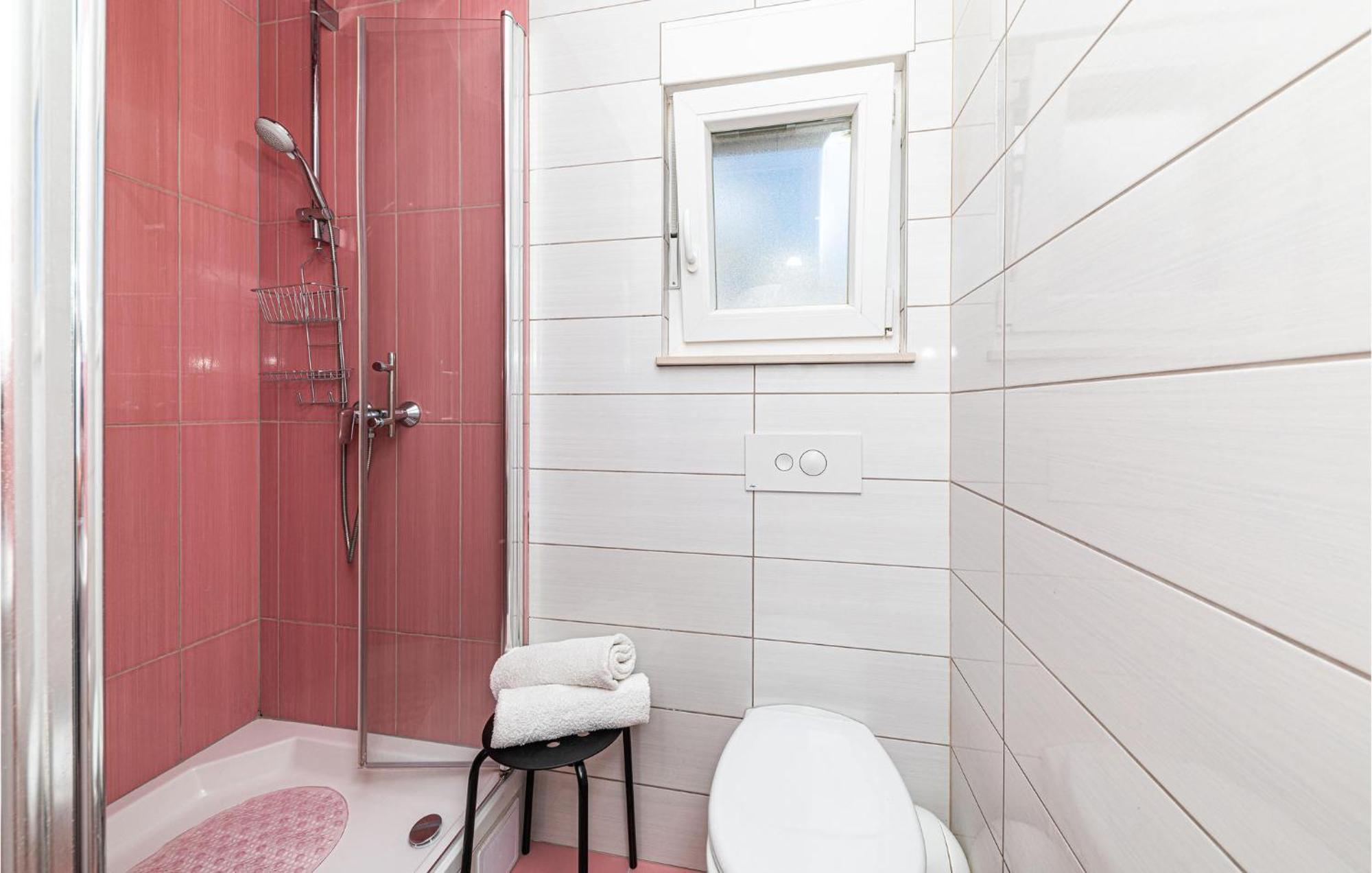 2 Bedroom Beautiful Apartment In Okrug Gornji Trogir Eksteriør billede