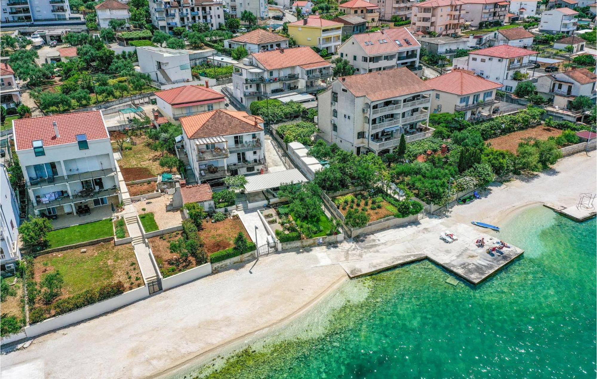 2 Bedroom Beautiful Apartment In Okrug Gornji Trogir Eksteriør billede
